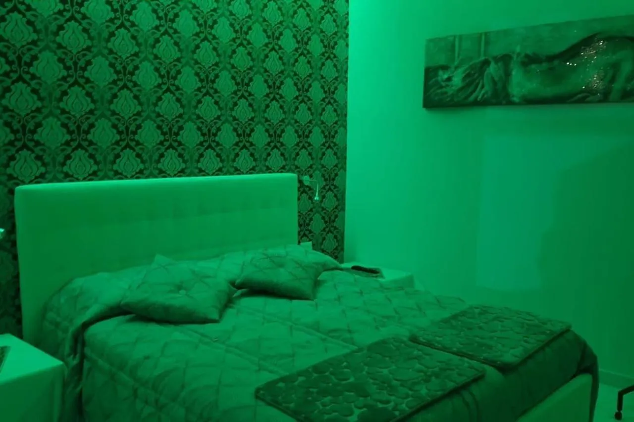 Room Black location